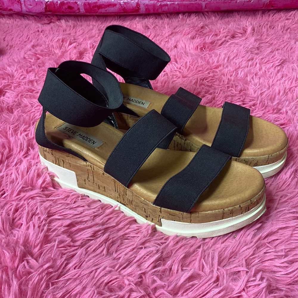 Steve Madden Black Belladonna Ankle Strap Wedge Sandal Sz 8.5